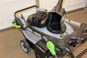 lot 2 image: Ego Snow Blower 56V With 2 Batteries and Charger (SNT2100)