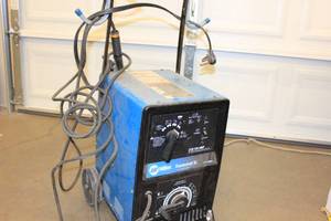 lot 3 image: Miller Thunderbolt XL (903642) (Phase 1, Hertz 5060) Welder