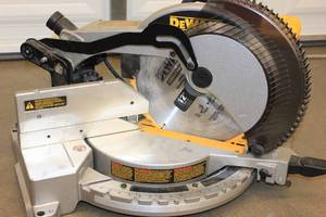 lot 8 image: Dewalt (DW315) 15 Amp Corded 12 in. Single Bevel Compound Miter Saw