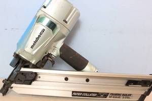 lot 9 image: METABO HPT (NR83AA5M) 30-DEGREE 3-14 PAPER COLLATED FRAMING NAILER (NR83AA5)