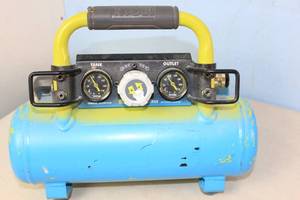 lot 15 image: RYOBI 18V ONE 1 Gallon air compressor (P739)