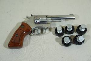 lot 4 image: Taurus Model 94 .22 LR Stainless Steel Revolver - 9 Round Cylinder