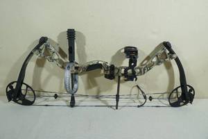 lot 15 image: Diamond Infinite Edge Pro LH Compound Bow - 50#24