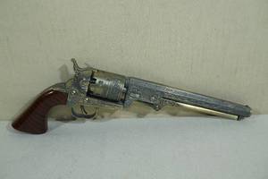 lot 40 image: Black Powder Revolver Scale Model Replica