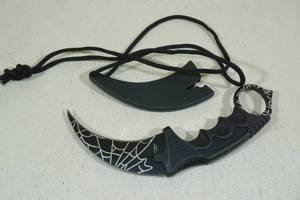 lot 103 image: Day Zero Survival Karambit Style Knife - Spider Web