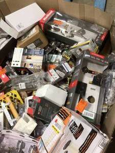 Gaylord of Door Knobs and  Handles Various Models and Conditions  Customer Returns See Pictures