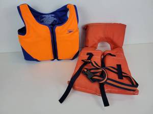 lot 452 image: Pair of Childrens Life Vests