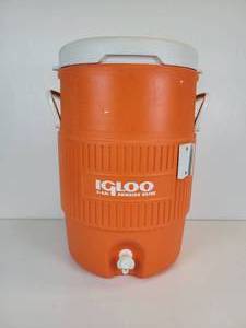 lot 468 image: IGLOO 5 Gallon Drinking Water Cooler