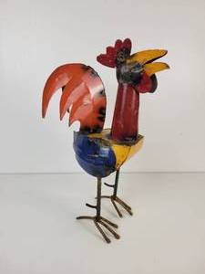 lot 148 image: Rooster Yard Dcor
