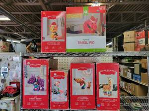lot 152 image: Lot of (6) Tinsel IndoorOutdoor Christmas Critters
