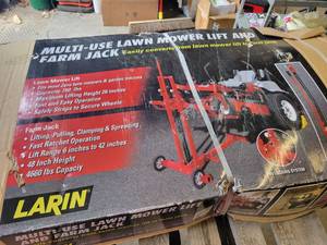 lot 31 image: LARIN Model LMLF-750 Lawnmower Lift & Farm Jack - New in Box - NO SHIPPING