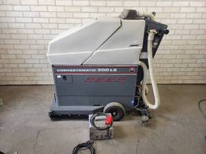 lot 15 image: Advance Convertamatic 200LX 24V Floor Scrubber with Charger - NO SHIPPING