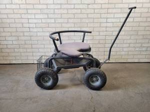 lot 39 image: Strongway Pneumatic Tire Garden CartSeat with handle - NO SHIPPING