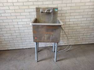 lot 72 image: Stainless Steel Sink - Great for the Shop - NO SHIPPING
