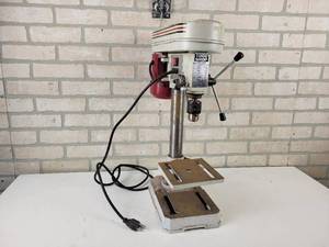 lot 82 image: Tool Shop 12 Benchtop 5-Speed Drill Press, 13hp 110V - Tested and Works - NO SHIPPING