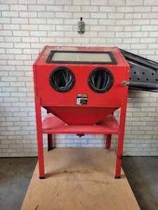 lot 22 image: Central Pneumatic 40# Floor Sand Blasting Cabinet - NO SHIPPING