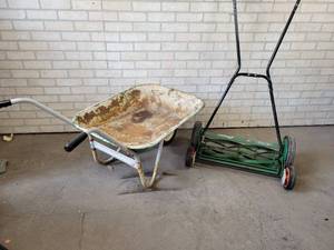 lot 104 image: Scotts Classic Reel Mower and Wheelbarrow - NO SHIPPING