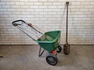 lot 106 image: Scotts Deluxe Edge Guard Spreader and Post Hold Digger - NO SHIPPING