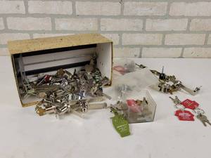 lot 115 image: Large Lot of Display Cabinet Locks and Keys