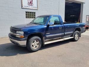 lot 13 image: 1999 Chevrolet Silverado 1500 4x4 Pickup Truck 5.3L V8 - Starts, Runs and Drives - See Description and VIDEO