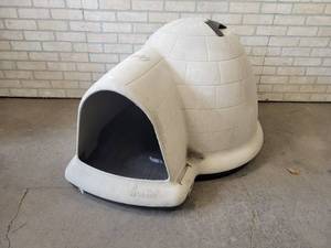 lot 130 image: Petmate Indigo Igloo Type Poly Doghouse - NO SHIPPING