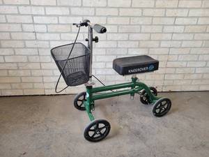 lot 134 image: Knee Rover Steerable Knee Scooter with Brake - NO SHIPPING