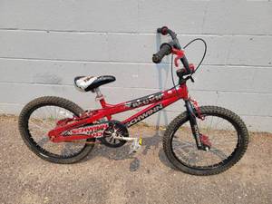 lot 235 image: Schwinn Boys Dirt bike - NO SHIPPING
