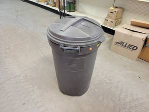 lot 176 image: Rubbermaid Rolling Trash Can with Lid - NO SHIPPING