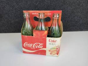 lot 687 image: Vintage French-Canadian Coca-Cola Bottle Carrier with (6) 6 oz. Bottles
