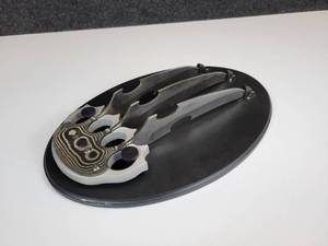lot 690 image: Pantera Claw Fantasy Dagger by Tom Anderson