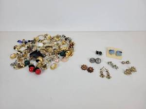 lot 718 image: Lot of Vintage Clip Earrings - Various Styles, Sizes, and Materials