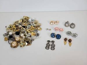 lot 720 image: Lot of Vintage Clip Earrings - Various Styles, Sizes, and Materials