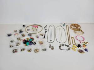 lot 723 image: Lot of Jewelry - Vintage and Contemporary Necklaces, Pendants, Pins, Pierced Earrings, and More