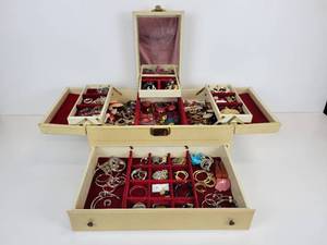 lot 724 image: Vintage Jewelry Box FULL of Pierced Earrings