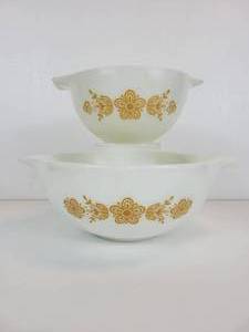 lot 729 image: Vintage Pyrex Casserole Dishes - Butterfly Gold Pattern