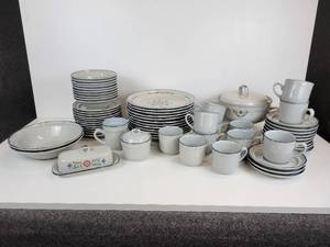 lot 735 image: International The American Patchwork Collection SY-7565 Heritage Stoneware Set