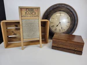 lot 852 image: Lot of Vintage Items and Wall Clock
