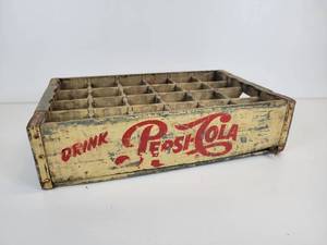 lot 853 image: Vintage Pepsi Crate