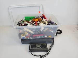 lot 863 image: Container of Legos - 6 Pounds