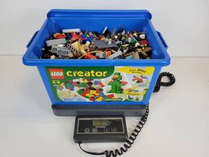lot 865 image: Container of Legos - 7 Pounds