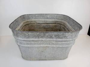 lot 867 image: Galvanized Square Washtub