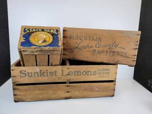 lot 871 image: Lot of (3) Vintage Wood Fruit Crates