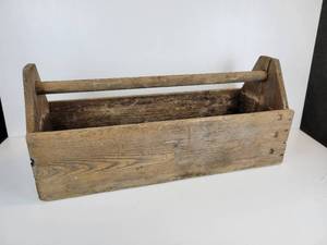 lot 873 image: Vintage Carpenters Box