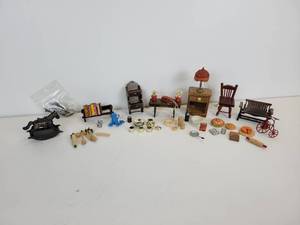lot 877 image: Lot of Dollhouse Miniatures - Most 112 Scale