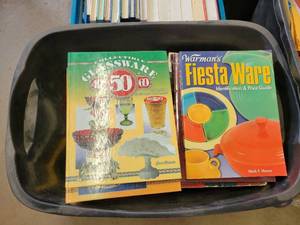 lot 898 image: Lot of 30 Antique and Collectible Identification and Price Guides