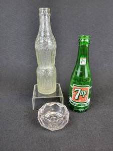 lot 889 image: Antique SQUEEZE Soda Bottle (Dubuque, IA), Vintage 7UP Bottle, and More