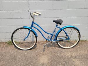 lot 901 image: Vintage HUFFY Girls Bicycle - NO SHIPPING
