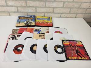 lot 560 image: Approx. (29) 45 RPM Records with Sleeves