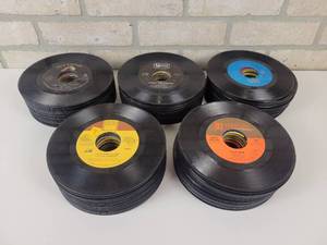 lot 562 image: (150) 45 RPM Records - Unsearched