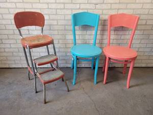 lot 579 image: Vintage Steel COSCO Stool and (2) Painted Chairs - NO SHIPPING